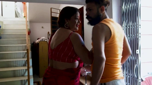 ORTA YAŞLı YENGE TEST IÇIN DEBORJI'YE KENDI SEKSI AMıNı VERIYOR