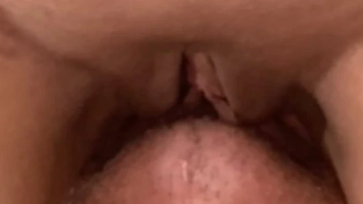 Yakın çekim: yüzün için en iyi amcık! Yüze oturma fışkırtıyor!