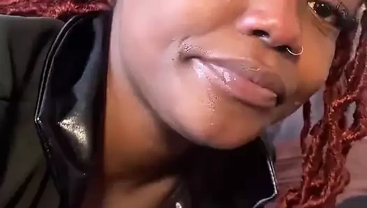 Tüm deliklerden ağzına istiyor göt amcığı