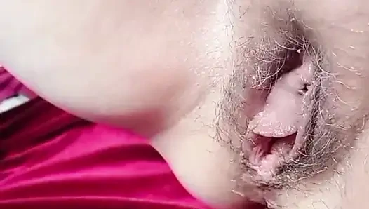 Orta yaşlı seksi kadın büyük dildoyla amını kırdı sert sikişiyor