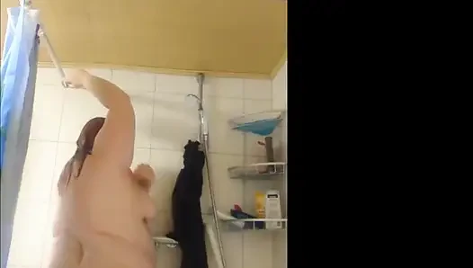 Beni izle, ateşli bir iri güzel kadın, duş al.