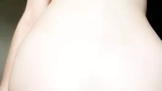 Anal esneme ile kötü ejderha