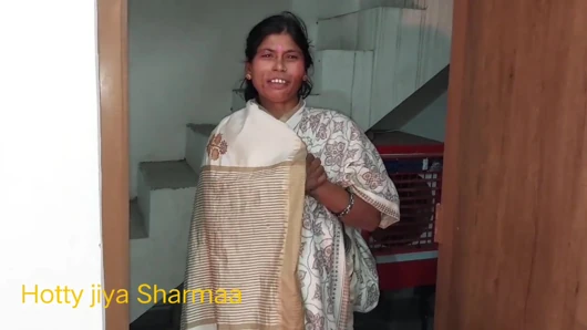 Desi amma ki sari utar kar nangha kiya aur zabardast choda
