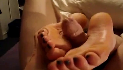 Footjob ile bazı boşalmak