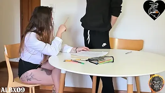 Öğrencimin yarağı biz ders çalışırken duruyor - ağzına boşalıyor