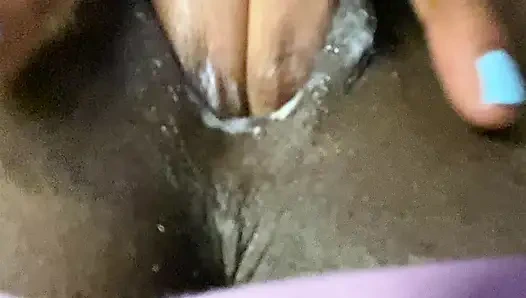 (ev yapımı) Zenci Alliyah Alecia oldukça azgın amcığını kremsi yapıyor