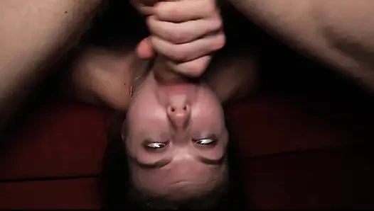 Ateşli üniversiteli genç prenses Alice çılgın oda arkadaşı tarafından sert sikiliyor!