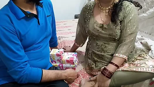 Kayınbiraderi evlilik yıldönümünde baldızına hediye veriyor