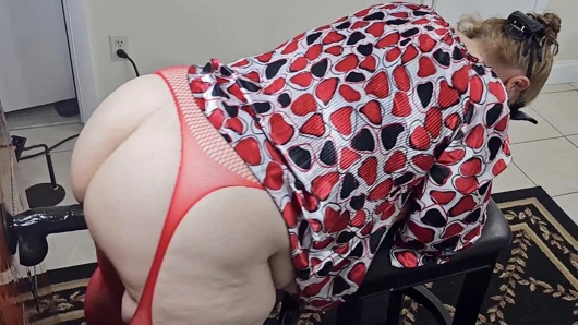 Busty kalın beyaz kız mastürbasyon yapıyor, yapay penis sürme (olgun sarışın pawg milf bbc yapay penis doggystyle tarafından nüfuz) pov