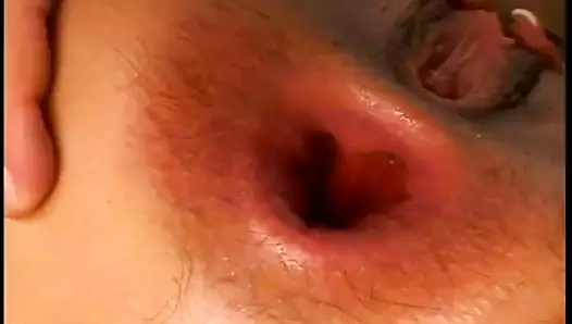 Karanlık saçlı kaltak aynı anda 2 musluklar berbat