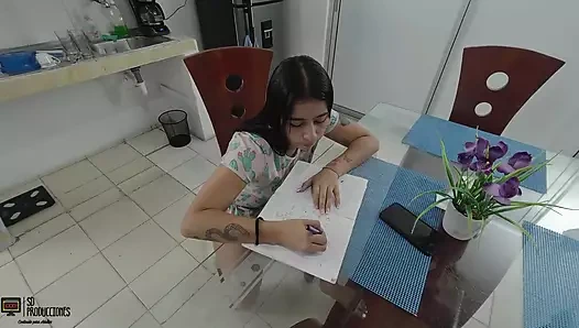 Yanlışlıkla en iyi arkadaşımın üvey annesinin amına dokundu - İspanyolca porno