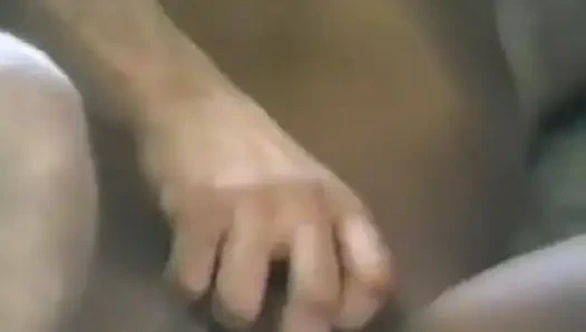 Amatör bir çift birçok pozisyonda enerjik sikişiyor