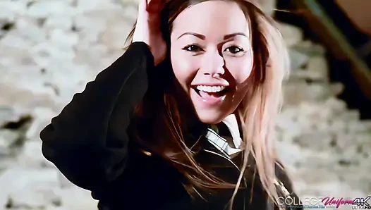 Yukarı sk!rt hayranı lily s