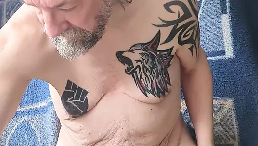 Yaşlı Alman tombul evde mastürbasyon yapıyor ve boşalıyor