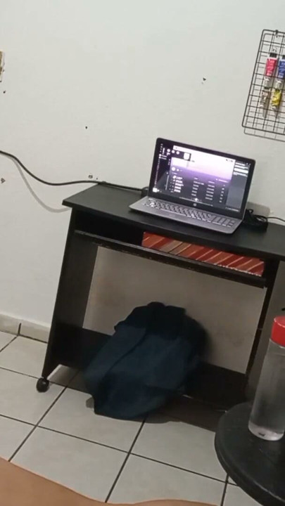 Karım odayı elbise ve tanga ile temizliyor | Bölüm 1