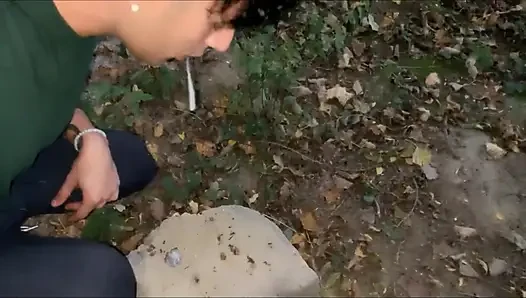 Çirkin kruvazörlerin iğrenç oğlanlarının suyuna boşalıyor ve mastürbasyon yapıyor