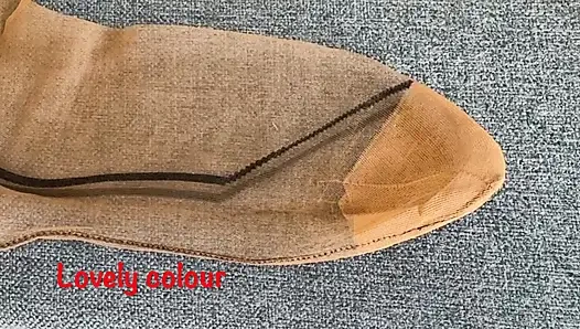 Bayan olgun ayaklar bir ziyaretçi için hazırlanıyor 400