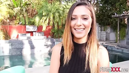 Pirsingli genç kızın götünü sikiyor