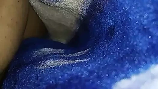 Hint teyze üstsüz göğüsler gösteriliyor