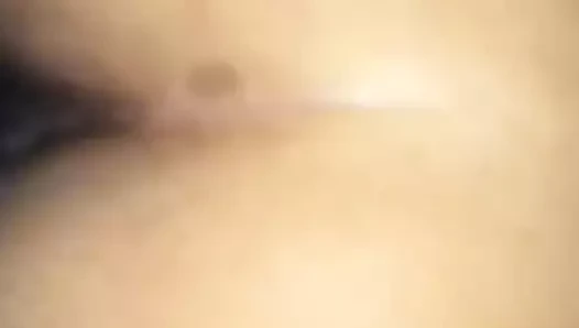 Götümü sert bir şekilde geri atiyorum