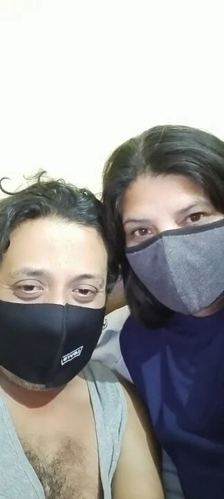 Yenge sakso çekiyor ve oyuncu oluyor.