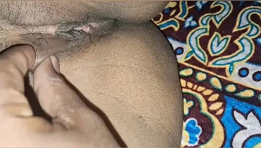 Padosan ke muh me land diya