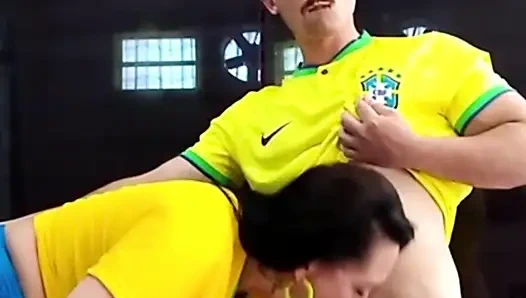 Brezilya maçı gününde üvey kız arkadaşım