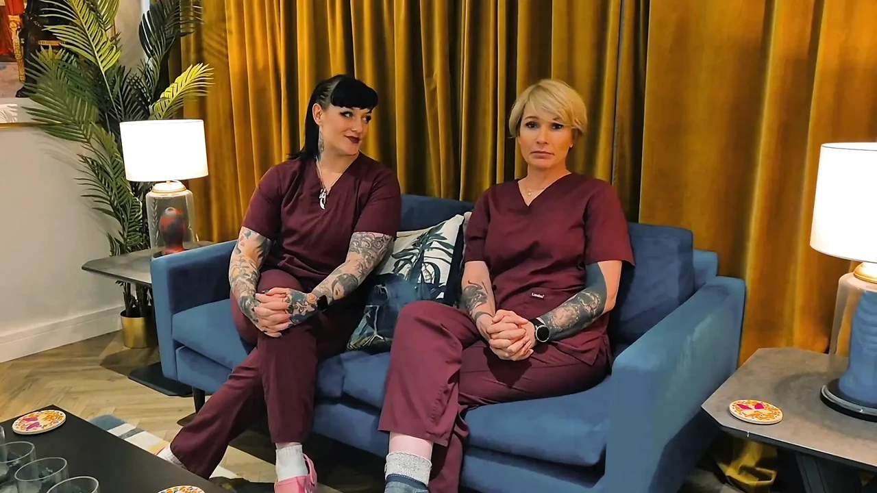 Alternatif terapi kliniği dizisi vibratör, dildo ve yarak açgözlü bir kız için baston kombinasyonu