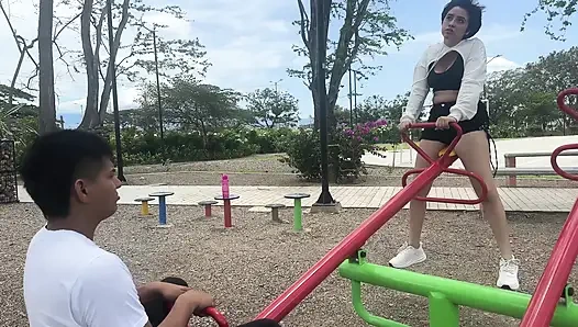 Parkta bir adam buluyorum ve onu eve götürüp en iyi sikişi yapmak için eski kız arkadaşım olarak benimle oynamasını istiyorum