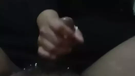 Hizmetçi patronunun hasta büyük yarağını sallamasına yardım ediyor