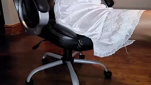 Beyaz dantelli yarım slip kalem etek