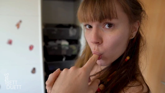 Kız arkadaş erkek arkadaşının mastürbasyon yapıyor !!