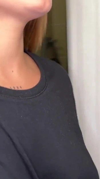 Захватывающий момент из "Первый день новой горничной"