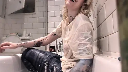 Sırılsıklam ve şaşırmış: ilk giyinik banyom