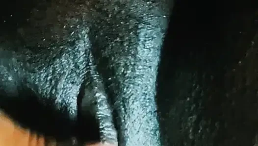 SweetAngles. Orta yaşlı seksi kadın ıslak amını parmaklıyor