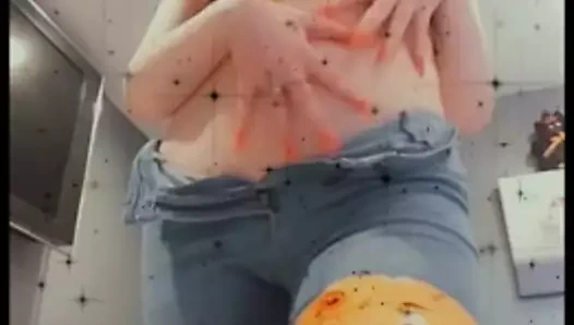 Sıkı pembe parçalarımı gösteriyorum