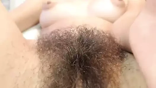 Güzel kadında gerçekten gür amcıkları seviyoruz