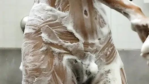 Amcıkla banyo yapıyor