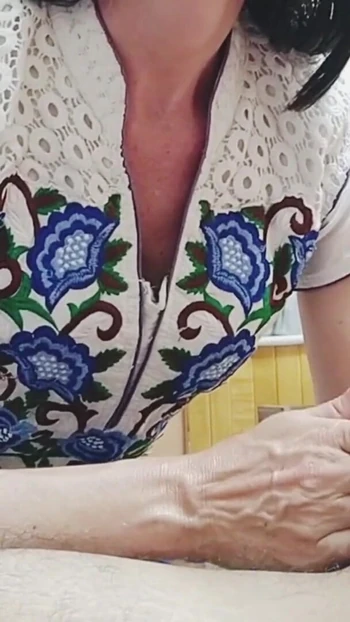 Эмоциональный момент из "Шлюховатая сводная сестра в Живом кам-шоу"