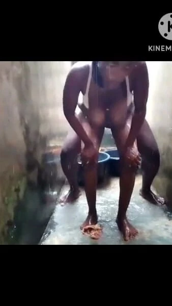 Mi hermanastro me coge bajo la lluvia. Quedé satisfecha | Clip 1