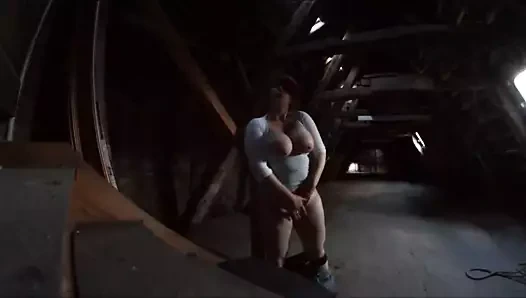 Kommst du mit auf den Dachboden?