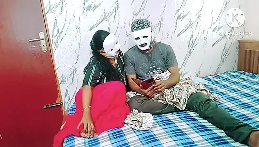 Üvey erkek kardeşim porno izlerken ilk kez beni baştan çıkardı ve sikti - gerçek yüksek sesle inleyerek tamil ses