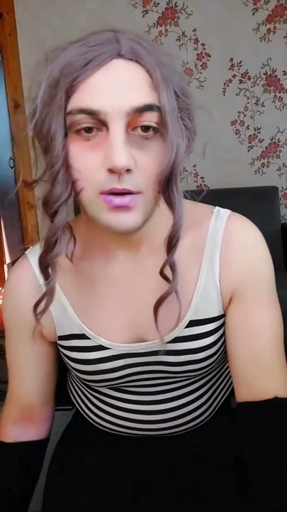 Naylon mini elbiseli kadın kılıklı travesti travesti sevimli göt seksi dans bayan oğlan büyük göt | Klip 1