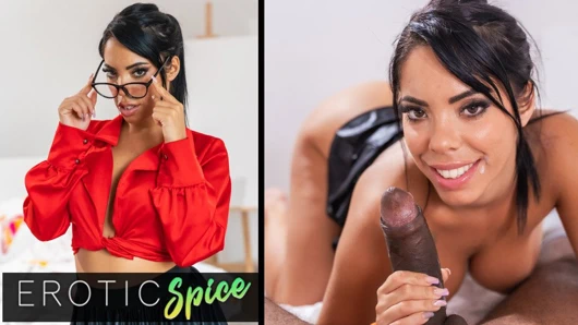 Çarpıcı bir vücut ile çarpıcı esmer ev arkadaşının büyük siyah horoz sikikleri