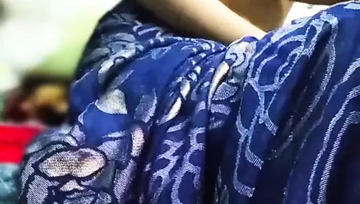 Hintli kız ateşli rol oyunu