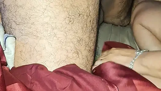 Üvey babasının götünü emiyor ve yalıyor