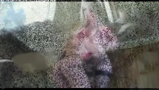 Lezbiyenler öpüşüyor ve o herif onu sertçe seviyor