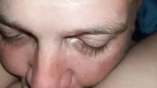 tiffany'nin klitorisini emmek