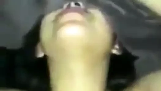 Sıcak kuzen becerdin içinde araba