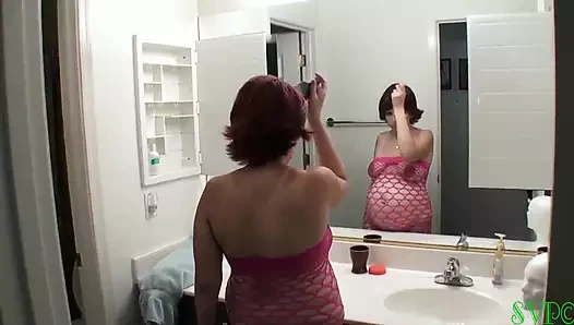 9 aylık hamile olan model kayınbiraderi tarafından sikiliyor